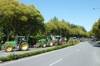 4000 tractores rodean Santiago ao longo de 10 quilómetros