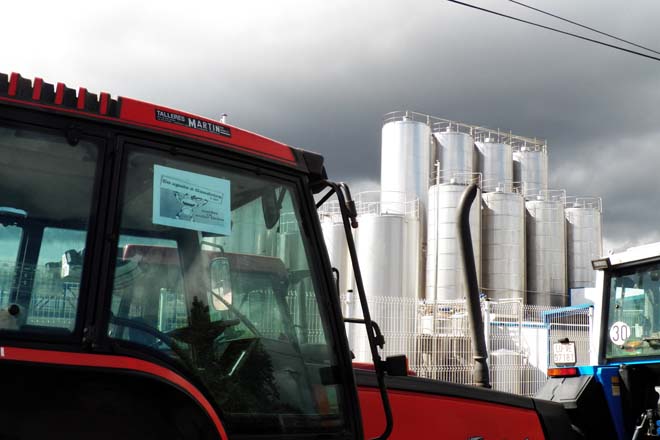 Galicia mantén altas importacións de leite en plena crise do sector
