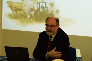 “O camiño para as explotacións lácteas, en Asturias e en todas partes, é a integración cooperativa”