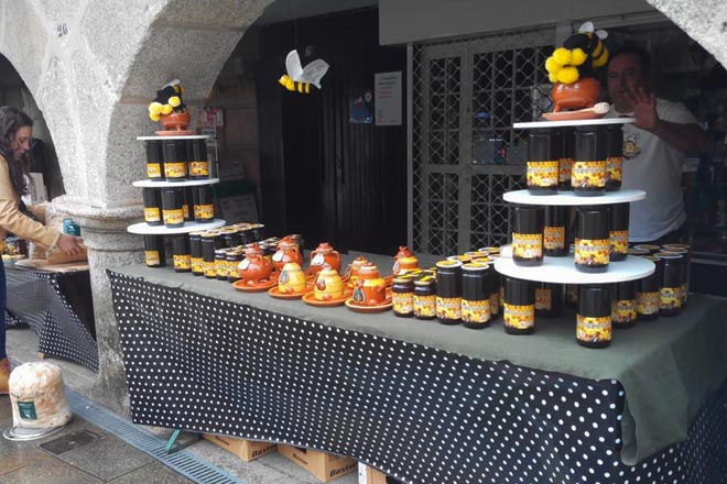 Este sábado celébrase a Feira Apícola das Rías Baixas e o Bee Happy Market
