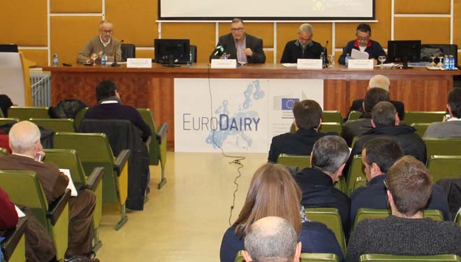 “As explotacións lácteas galegas deberían duplicar a súa superficie de terras”