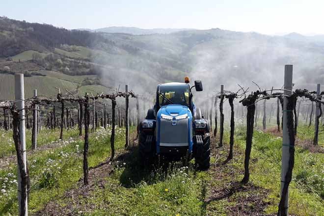 Jornada técnica en Monterrei sobre la mecanización sostenible del viñedo