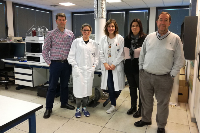 Investigadores galegos melloran a detección de fitosanitarios no viño