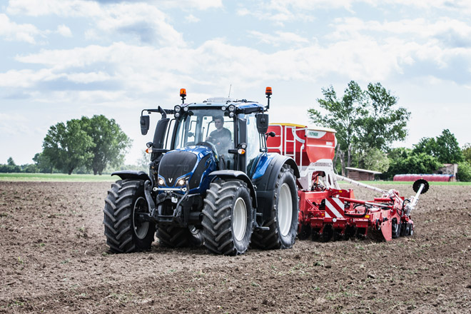 Valtra se cambia a combustibles 100% renovables para el repostaje de sus nuevos tractores