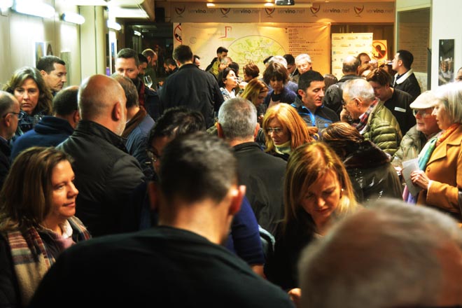 Máis de 200 persoas participan nun túnel do viño do D.O. Monterrei na Coruña