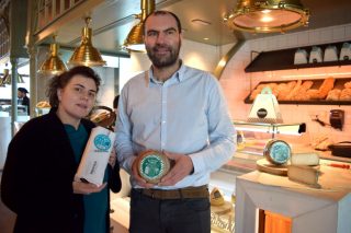 Prestes presenta o seu novo queixo de cabra, o primeiro elaborado en Galicia  con leite de raza saanen