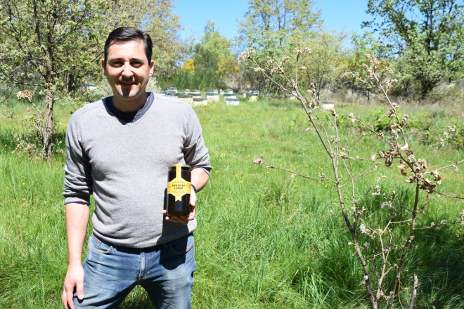 Mel Nogueira-Conde: Un exemplo do boom da apicultura na montaña ourensá