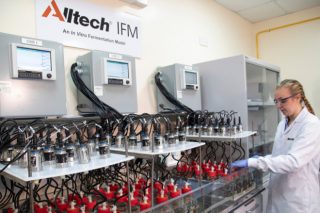Inaugurado o novo laboratorio Alltech IFM TM, para avaliar a dixestibilidade das racións de ruminantes en Europa