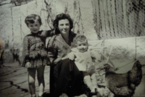 Monasterio, coa súa nai e a súa irmá e Tui a comezos dos 60