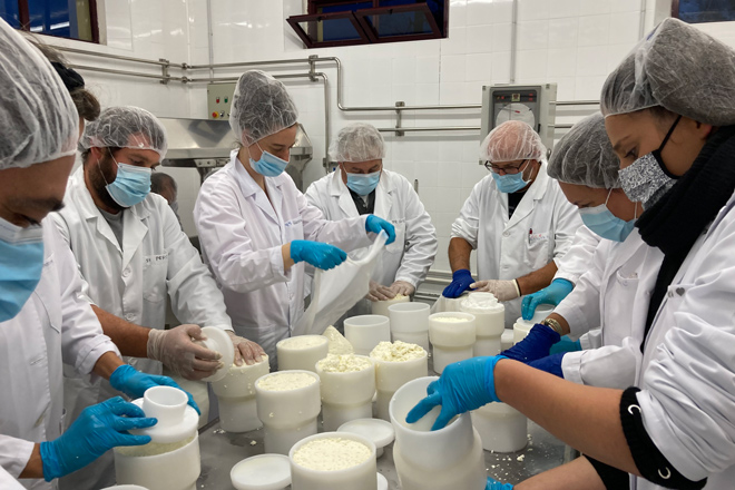 Remata o curso de elaboración de produtos lácteos no CFEA Pedro Murias