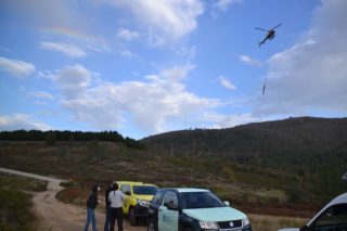 Portugal aprende de Galicia como empregar o helimulching para protexer o solo tras un incendio