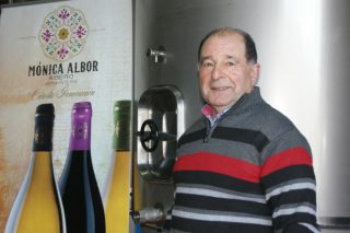 O adegueiro Alfonso Albor recibirá o premio “Vida entre vides” da D.O. Ribeiro