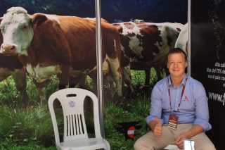“Queremos que as vacas de Fleckvieh sigan alcanzando até 12 lactacións e producións de 10000 litros”