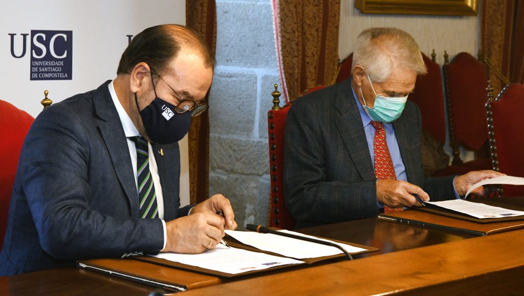 Antonio López e Álvaro Rodríguez Eiras, na sinatura do convenio de colaboración dunha edición anterior