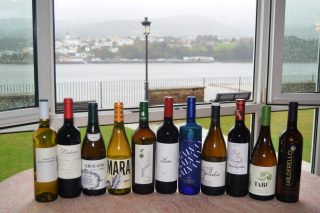A última iniciativa promocional dos viños de Monterrei congrega a medio cento de profesionais da hostalaría en Ribadeo