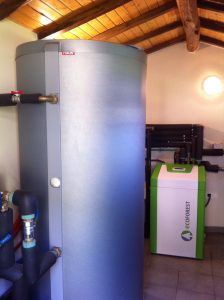 Caldeira de biomasa nunha vivenda
