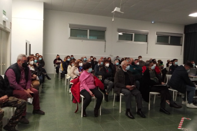 La Xunta informa a los vecinos del ayuntamiento de As Neves para crear una aldea modelo