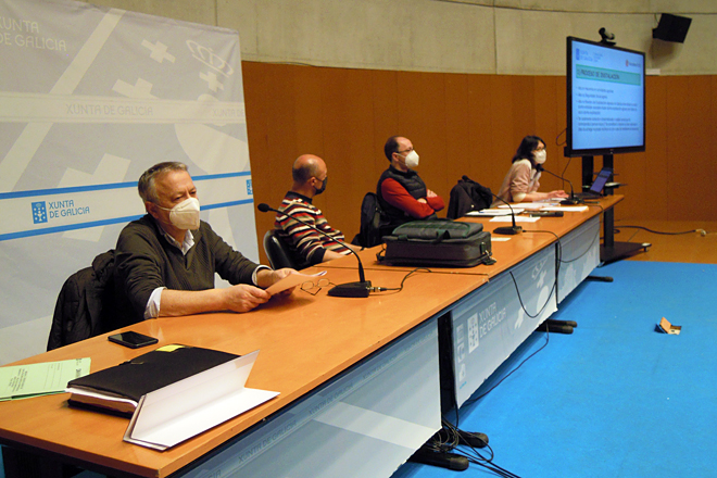 Os técnicos da Consellería de Medio Rural que impartiron a charla en Lugo