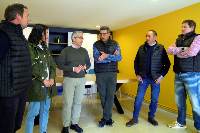 Membros de Agromuralla e da Unión de Consumidores, esta mañá trala rolda de prensa en Lugo
