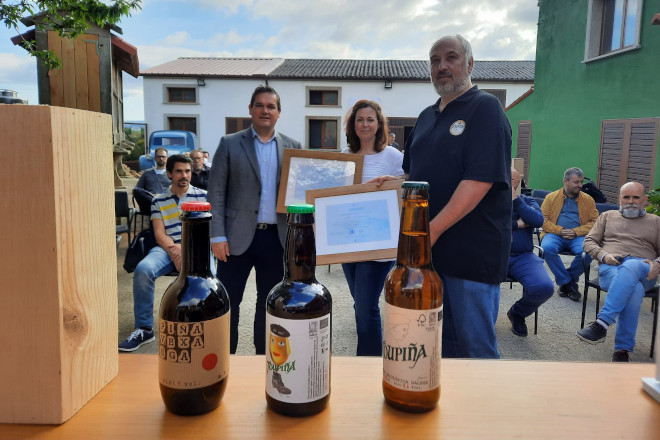 Unha cervexa ecolóxica elaborada en Lalín, o primeiro produto amparado polo selo Artesanía Alimentaria de Galicia
