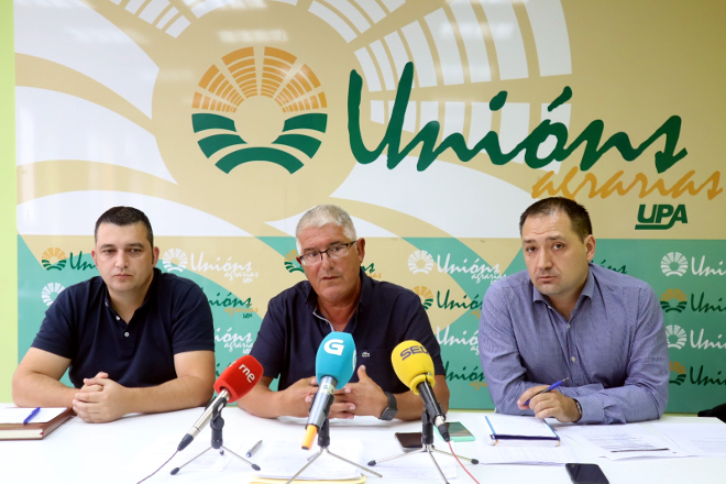 Felix Porto xunto aos responsables das oficinas de UUAA de Becerreá e Sarria, Iván Raposo e Miguel Tomé