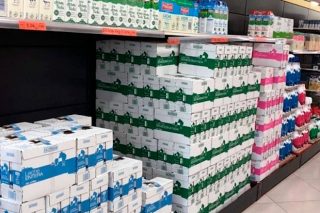 Denunciadas tres cadeas de supermercados por alineamento do prezo do leite
