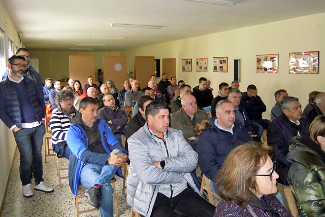 Apicultores asistentes a la charla impartida por Francisco Carballada en la sede de APLA en Lugo