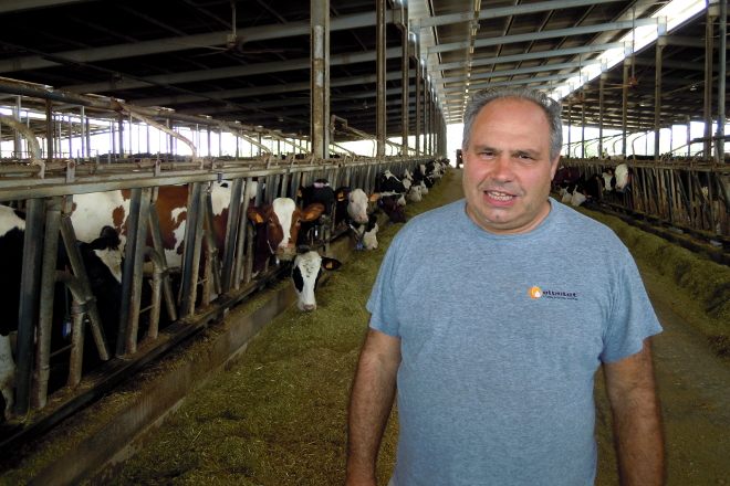 Carmelo Monteleone es responsable de las tres granjas de la cooperativa