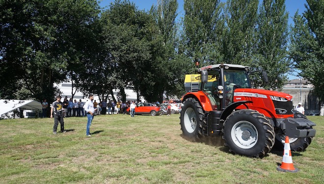 En la tarde del sábado se celebró una nueva edición del concurso de manejo de tractores. 