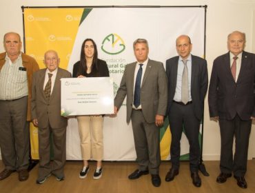A Fundación Caixa Rural Galega Tomás Notario Vacas dá unha bolsa á estudante Ana Seijas para ampliar estudos en nanobioloxía