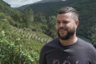 Aitor Rodriguez, un novo viticultor nun dos viñedos máis antigos da Ribeira Sacra