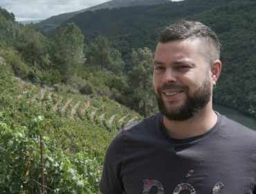 Aitor Rodriguez, un novo viticultor nun dos viñedos máis antigos da Ribeira Sacra