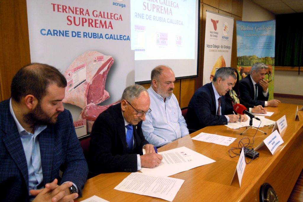 Sinatura do convenio de colaboración entre Acruga e a IXP Ternera Gallega