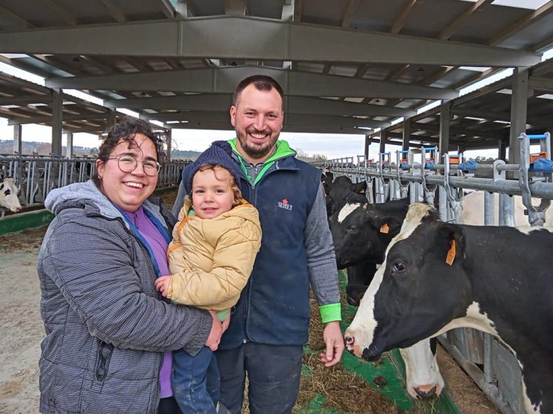 Capón Holstein SC, novas instalacións para seguir producindo leite en base á herba