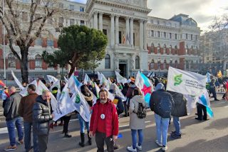 Centos de gandeiros e agricultores galegos protestan en Madrid para esixir un cambio de rumbo na política agraria da Unión Europea