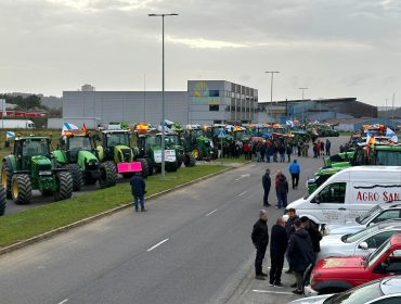 Os agricultores e gandeiros de Ourense manteñen a tractorada até o xoves