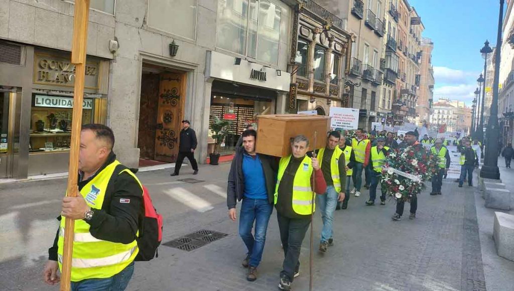 maxe do trascurso da mobilización dos gandeiros e gandeiras en Madrid. / Fonte: Asociación de Gandeiros