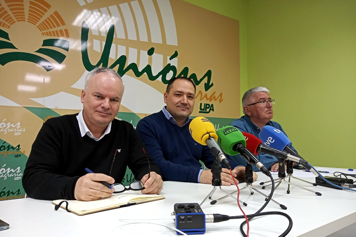 Jacobo Feijóo, Miguel Tomé e Félix Porto, na rolda de prensa de UUAA este martes en Lugo
