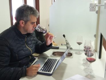 Ferran Centelles destaca a singularidade dos viños da D.O. Ribeira Sacra nunha cata a cegas